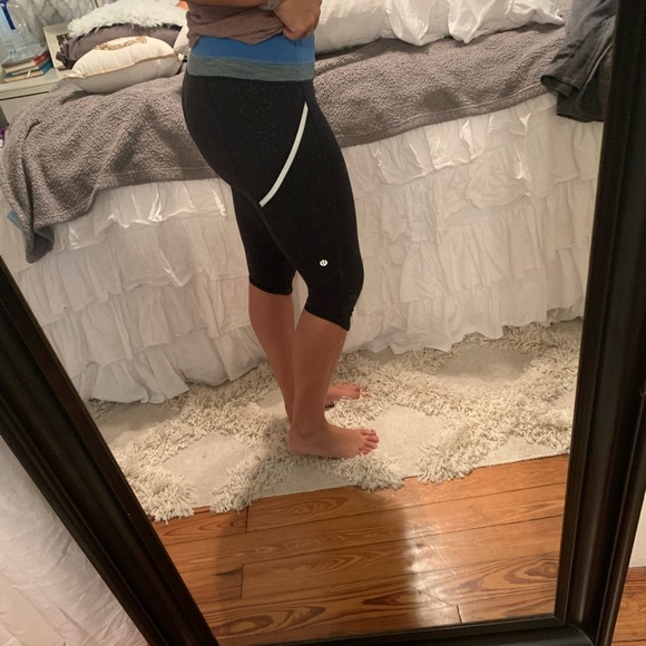 Lululemon crop Capri size 8 - Picture 3 of 4